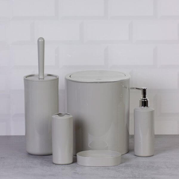Set di accessori da bagno tondo lucido tortora - Meda, elegante e funzionale per ogni ambiente.