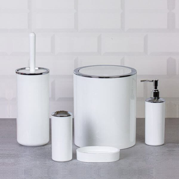Set accessori da bagno tondo lucido bianco e cromo, design elegante e moderno, perfetto per ogni ambiente.