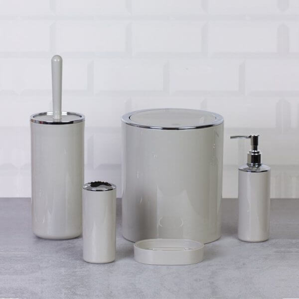 Set accessori da bagno tondo lucido tortora e cromo - Meda, design moderno e resistente.