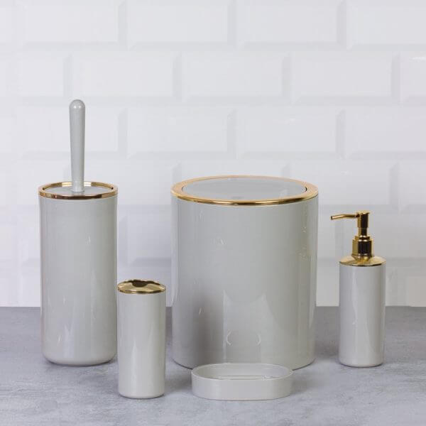 Set accessori da bagno tondo lucido tortora e oro, elegante e funzionale, ideale per ogni ambiente.