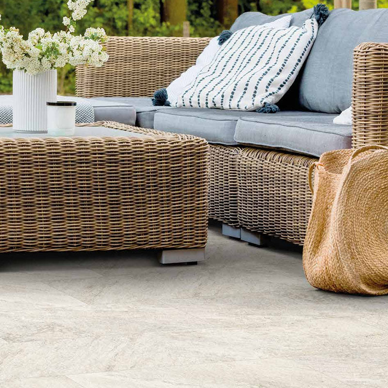 Gres Porcellanato Effetto Pietra 32.5x32.5 Bianco Roccia - Soluzioni Tiles