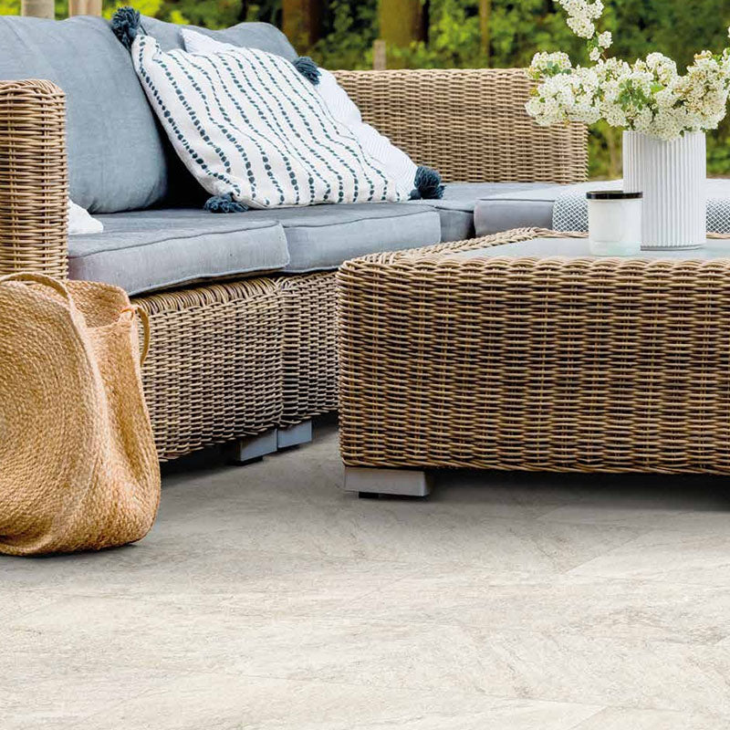 Gres Porcellanato Effetto Pietra 32.5x32.5 Bianco Roccia - Soluzioni Tiles