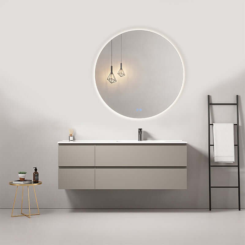 Mobile bagno sospeso grigio cenere con lavabo, specchio tondo retroilluminato e decorazioni moderne.