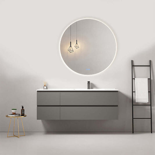 Mobile bagno sospeso grigio con lavabo, specchio tondo retroilluminato e accessori moderni.