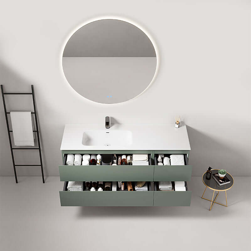 Mobile bagno sospeso Fiji 140 cm in Verde Salvia con lavabo a sinistra e specchio tondo retroilluminato.