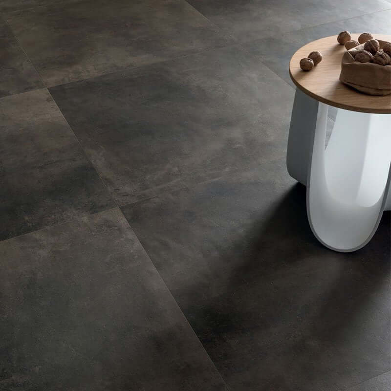 Gres Porcellanato Effetto Cemento Rettificato Grip 80x80 20mm Nero Corten Make - Gardenia Orchidea