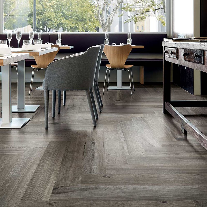 Gres Porcellanato Effetto Legno Rettificato Naturale 20x120 in a modern dining space by Florim.