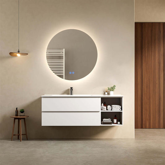 Mobile bagno sospeso moderno 140 cm con lavabo a sinistra e specchio tondo retroilluminato in un ambiente contemporaneo.