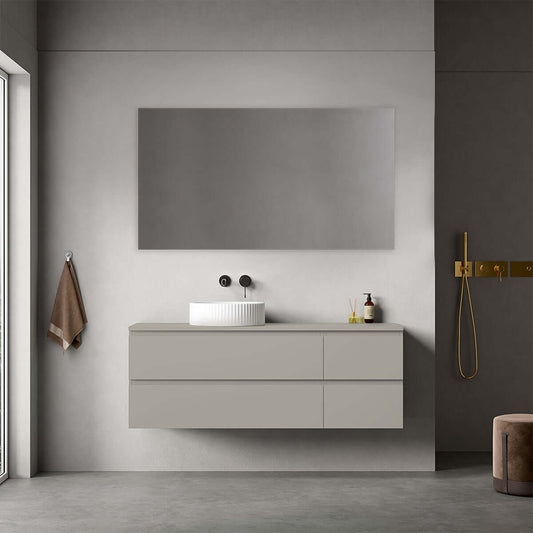 Mobile bagno sospeso in Grigio Cenere con lavabo moderno e specchio quadrato, design contemporaneo e funzionale.