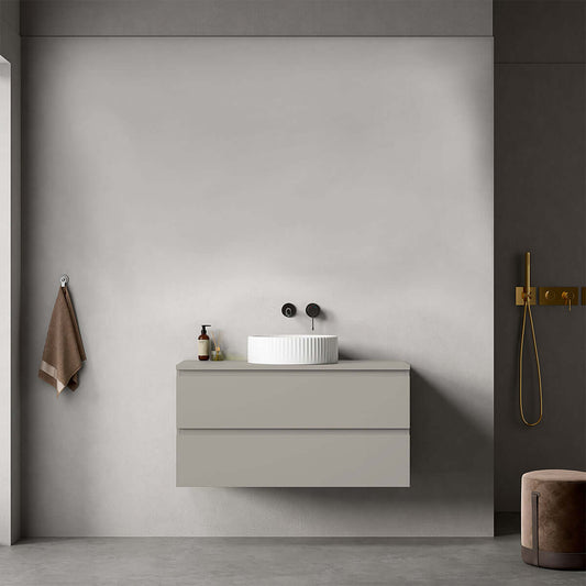 Mobile bagno sospeso in Grigio Cenere con lavabo d'appoggio e design contemporaneo, ideale per il bagno moderno.