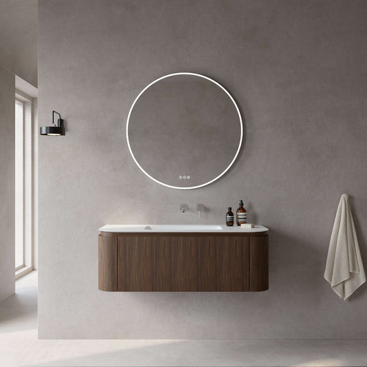 Mobile bagno sospeso in rovere medio con specchio tondo retroilluminato, design moderno e funzionale per il bagno.