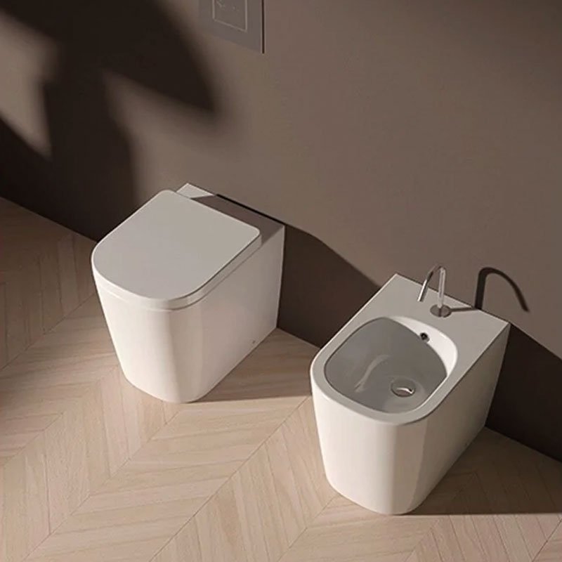 Coprivaso Soft Close Foglia Quadro - Domus Falerii, moderne toilette e bidet in design minimalista.