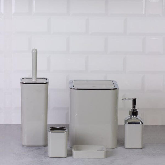 Set accessori da bagno quadrato lucido tortora e cromo, moderno e elegante, ideale per comfort e funzionalità.