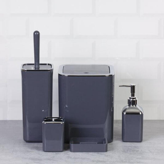 Set accessori da bagno quadrato lucido antracite e cromo, includes dispenser, toilet brush, and storage containers.