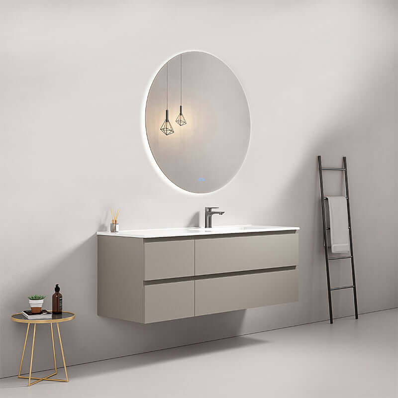 Mobile bagno sospeso 140 cm Grigio Cenere con lavabo a destra e specchio tondo retroilluminato per design moderno.
