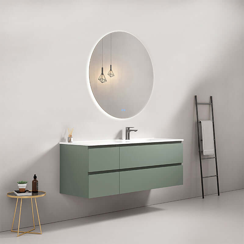 Mobile bagno sospeso 140 cm verde salvia con lavabo a destra e specchio tondo retroilluminato.