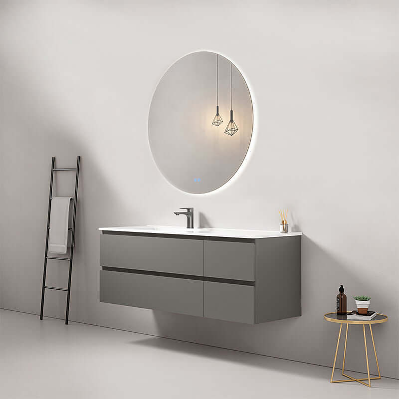 Mobile bagno sospeso grigio Londra con lavabo a sinistra e specchio tondo retroilluminato.