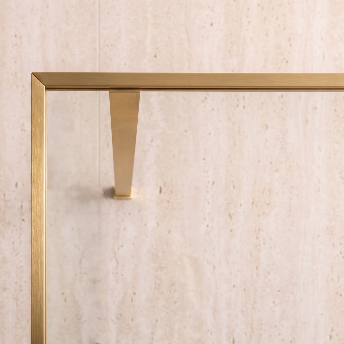 Parete Walk-in 120 cm Vetro Trasparente e Profilo Gold Brush - Escape close-up of gold brushed frame.