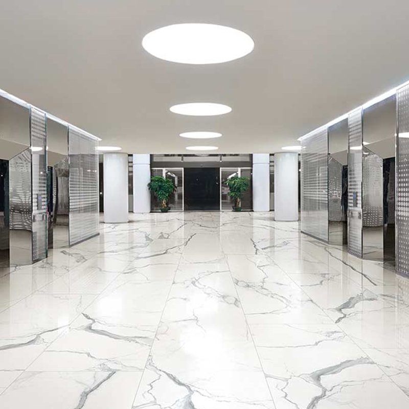 Elegant space featuring Gres Porcellanato Effetto Marmo rettificato Soft 60x60 Statuario by Florim, showcasing a luxurious marble effect.