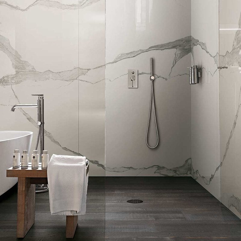 Elegant bathroom featuring Gres Porcellanato Effetto Marmo in Statuario, with modern fixtures and soft gray marble walls.