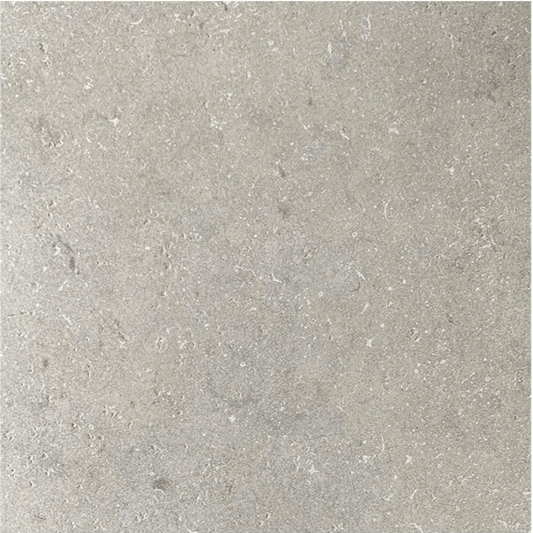 Gres porcellanato effetto pietra lappato grigio 48x48, superficie liscia ideale per pavimenti e rivestimenti.