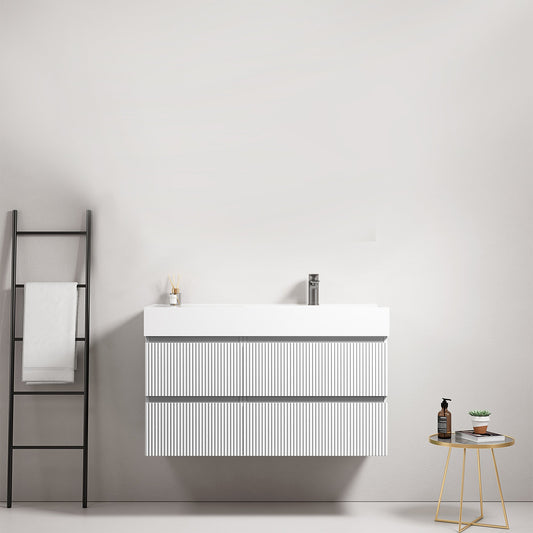 Mobile bagno sospeso cannettato 100 cm Bianco Lavabo a Destra in Resina Senza Specchio - Fiji Paint ambientato in bagno moderno.