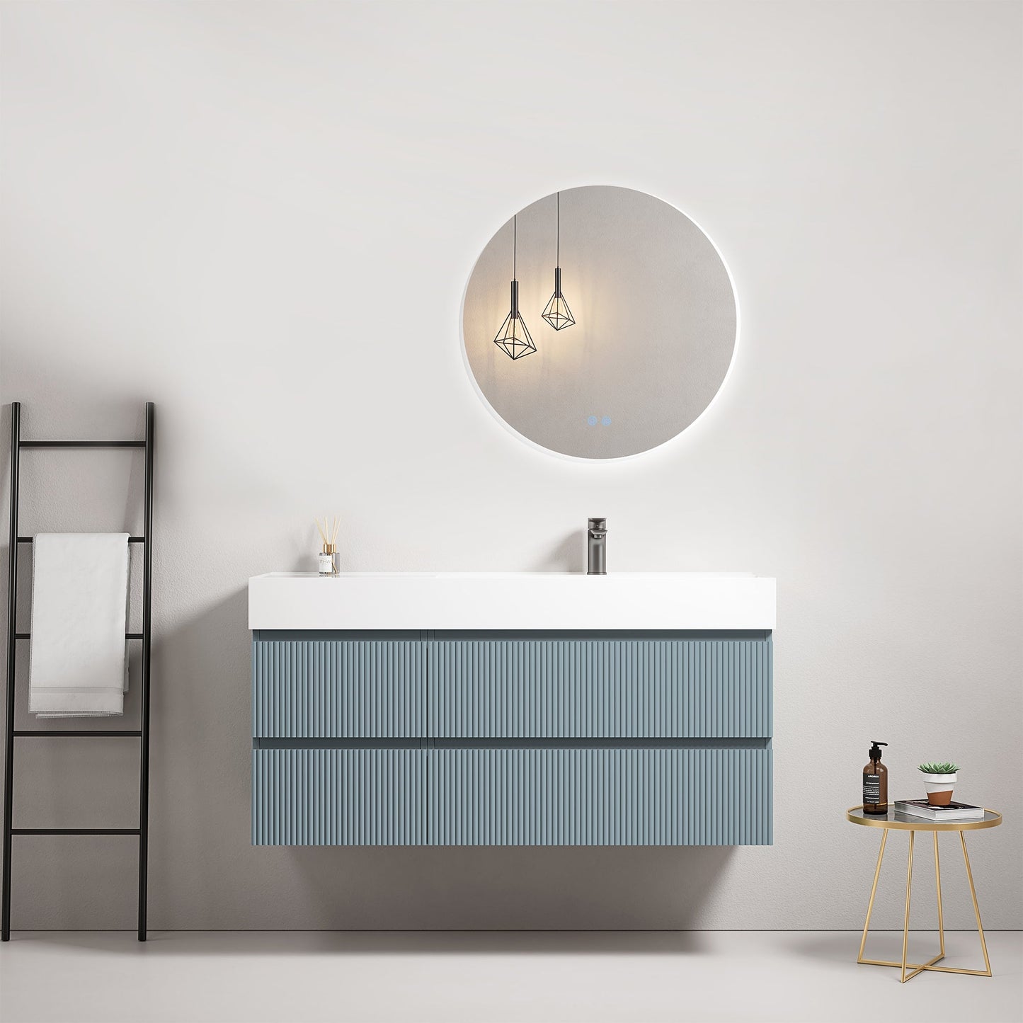 Mobile bagno sospeso cannettato 120 cm Blu Avio Lavabo a Destra in Resina Specchio Tondo Retroilluminato - Fiji Paint in un bagno moderno.