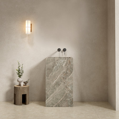Lavabo Freestanding in Gres Lucido Etoile Grigio 60 cm - Pedestal in un ambiente moderno con illuminazione.